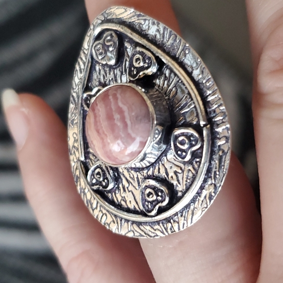 New Rhodochrosite Engraved Heart Shaped Silver Ring. - Picture 10 of 13